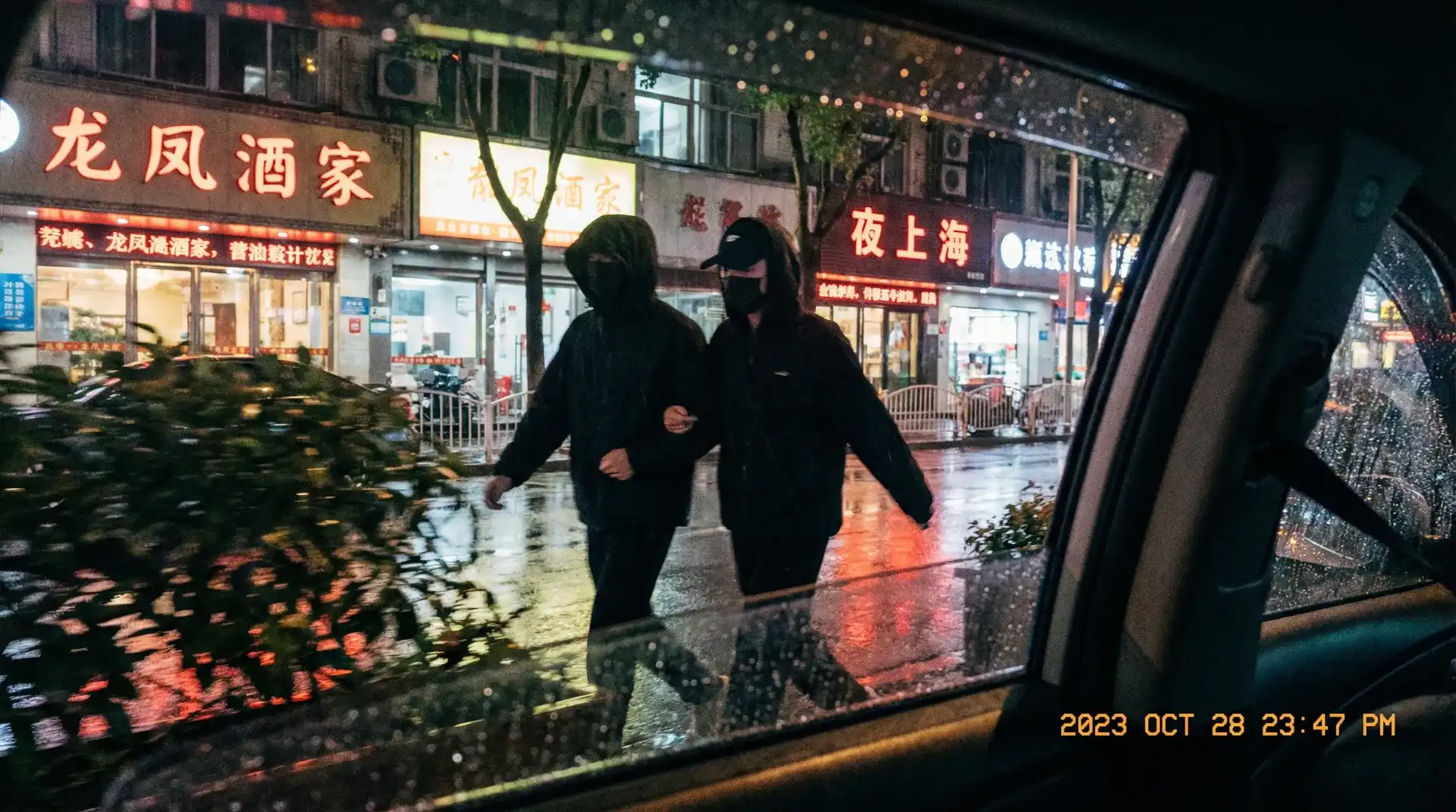 av国产 - 顶流明星深夜密会现场抓拍照片